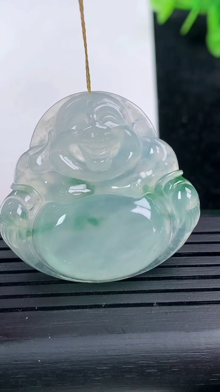 天然A货翡翠种飘花佛公吊坠尺寸33.7-35.6-5.9重量:11.50g
3月14日