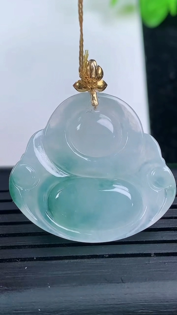 天然A货翡翠种飘花佛公吊坠尺寸25.6-28.9-5.7重量:6.83g
3月14日