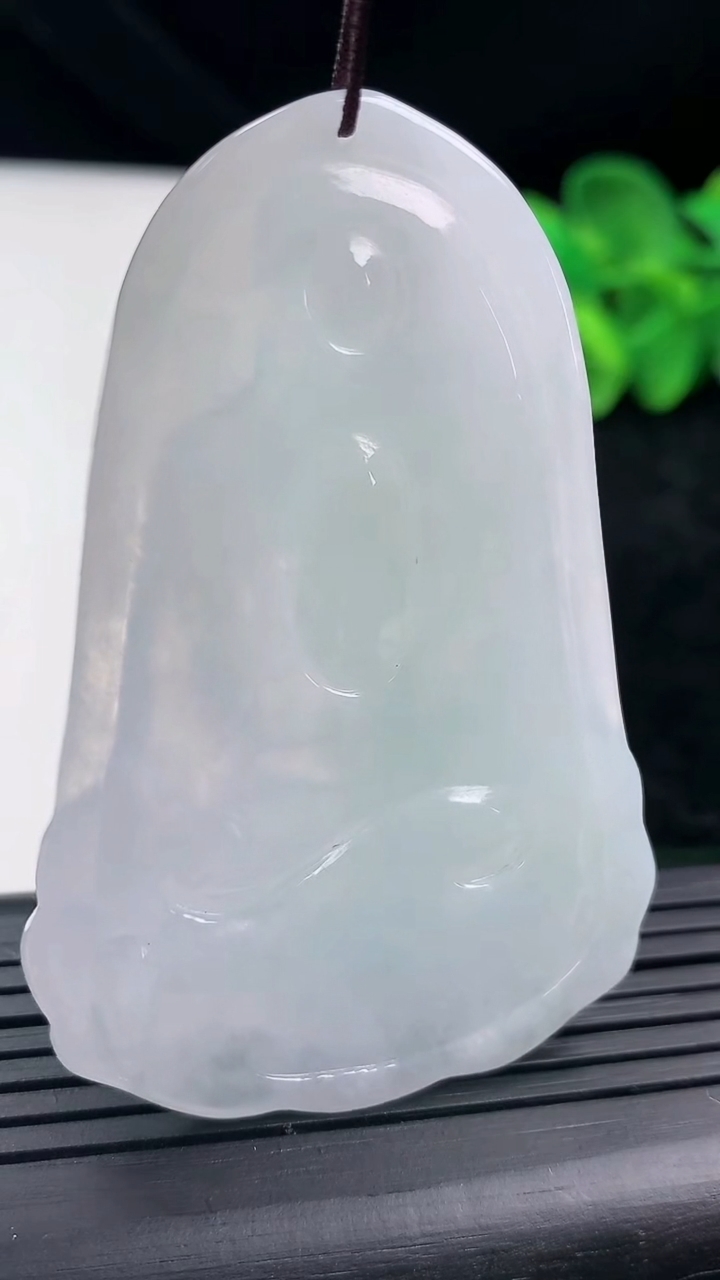 天然A货翡翠大势至菩萨吊坠尺寸64.1-42.2-5.1重量:27.75g
3月14日