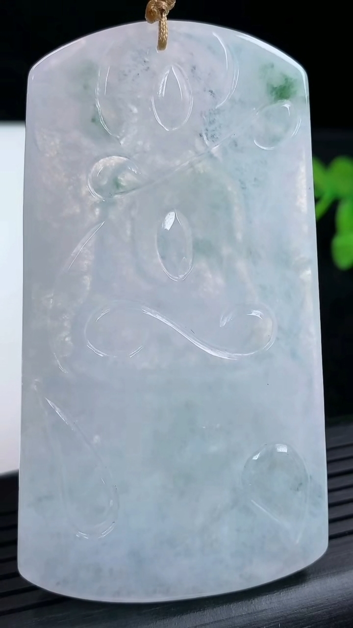 天然A货翡翠飘花观音菩萨吊坠尺寸73.5-40.4-4.2重量:35.37g
3月14日