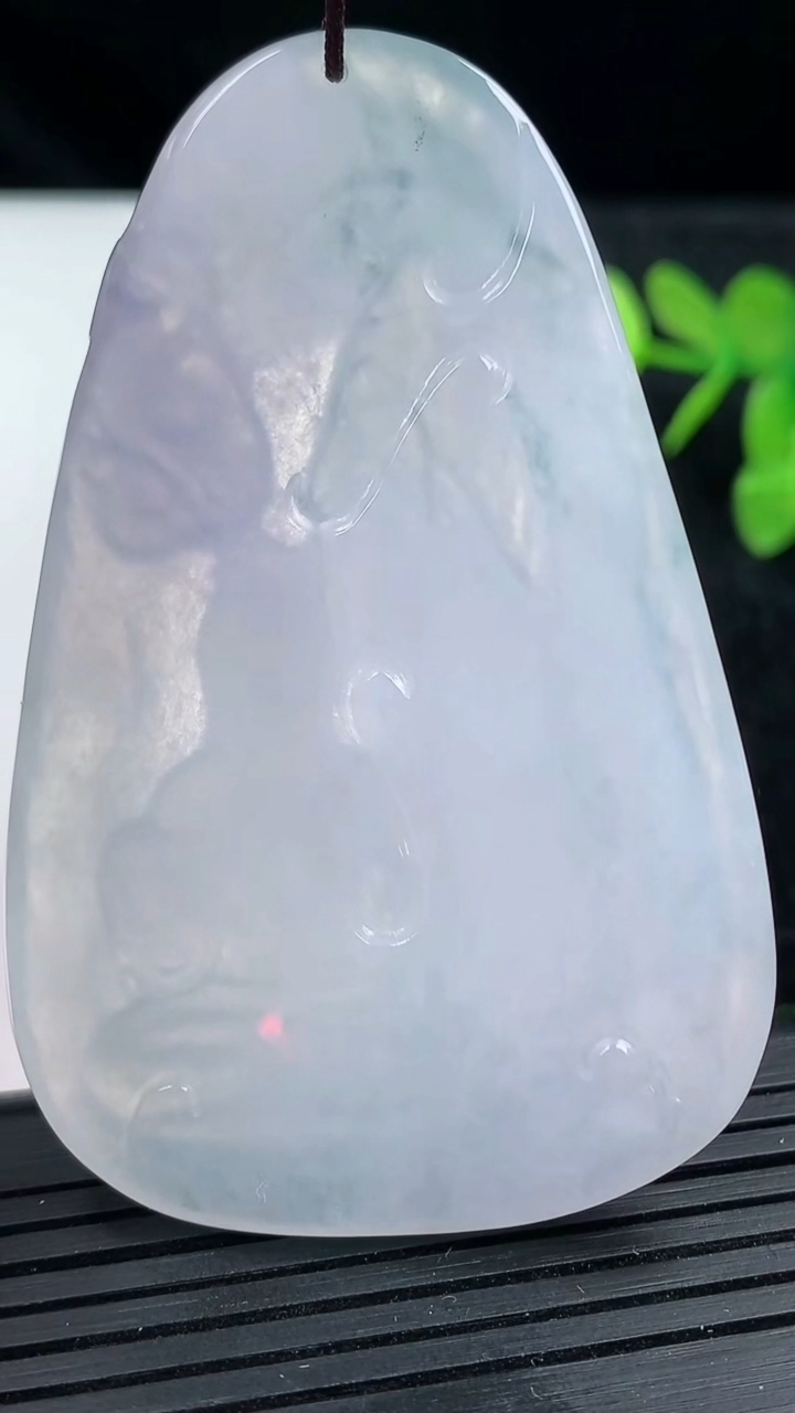 天然A货翡翠紫罗兰不动明王吊坠尺寸64.7-41.3-4.2重量:27.19g
3月14日