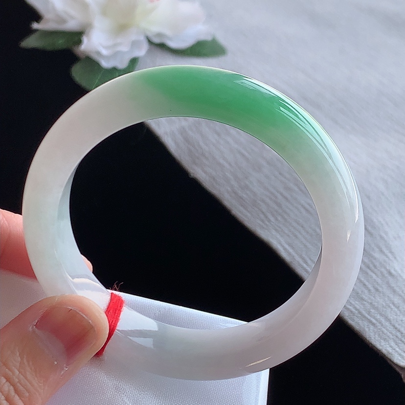 翡翠冰种白底青飘绿正装正圈手镯54-55圈口尺寸54.8-13-8.8mm 0313