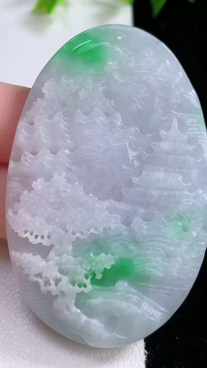 天然A货翡翠山水牌吊坠，尺寸62-40-6.7，重:29.89g
3月14日