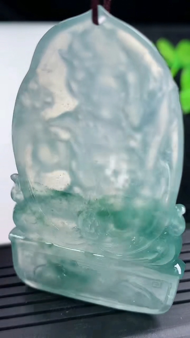 天然A货翡翠种飘花不动明王吊坠尺寸60.2-33.8-5.5重量:24.53g
3月14日