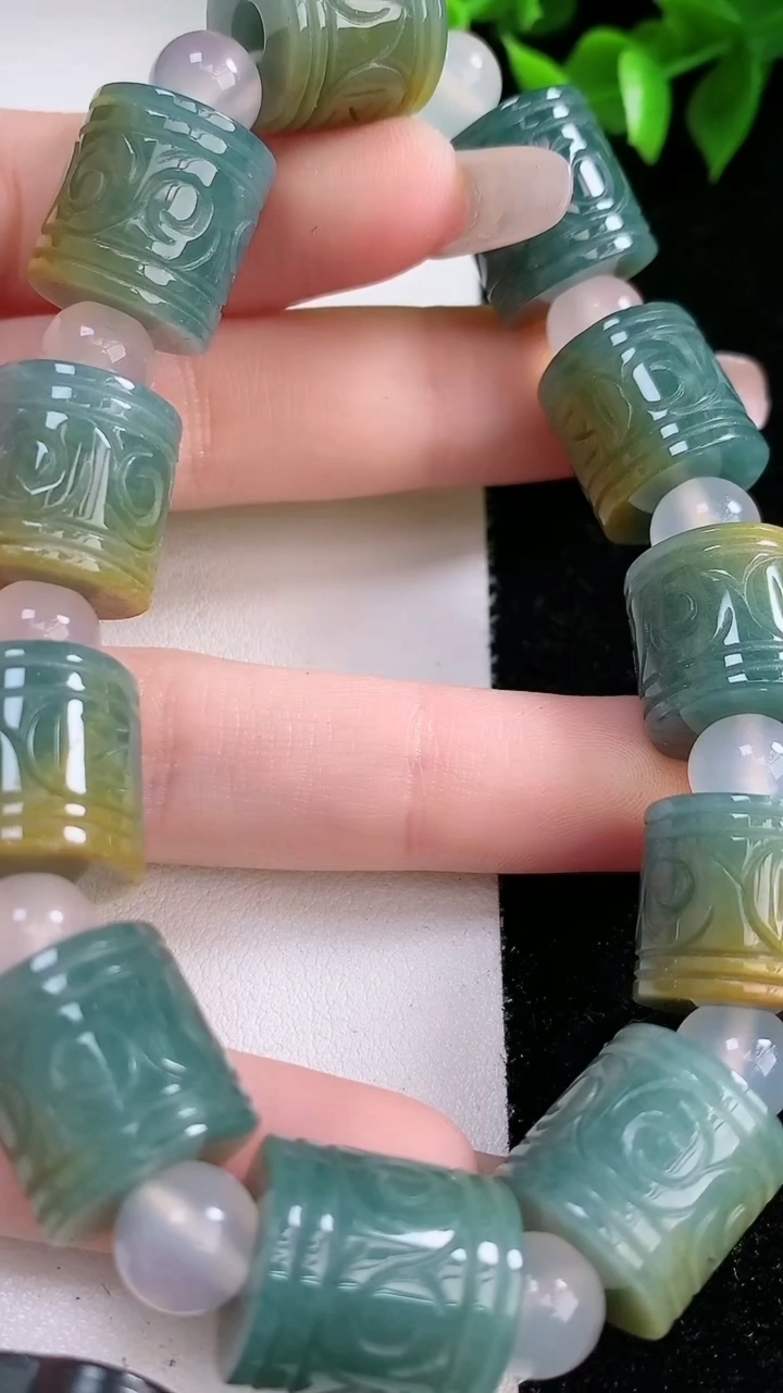 天然A货翡翠双彩路路通手串，尺寸14.2-13.5-11颗，重:71.60g3月14日
工厂直销收藏