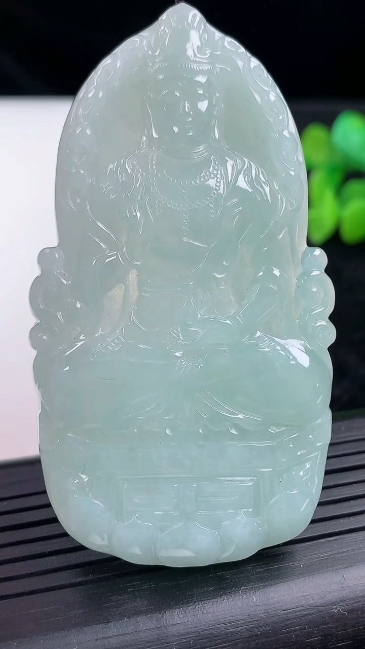 天然A货翡翠观音菩萨吊坠尺寸70-36.8-5.9重量:34.35g
3月14日