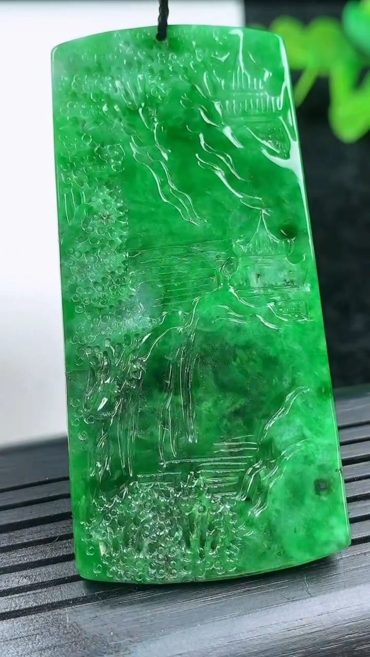 天然A货翡翠山水牌吊坠尺寸58.5-28.1-4.4重量:17.89g
3月14日