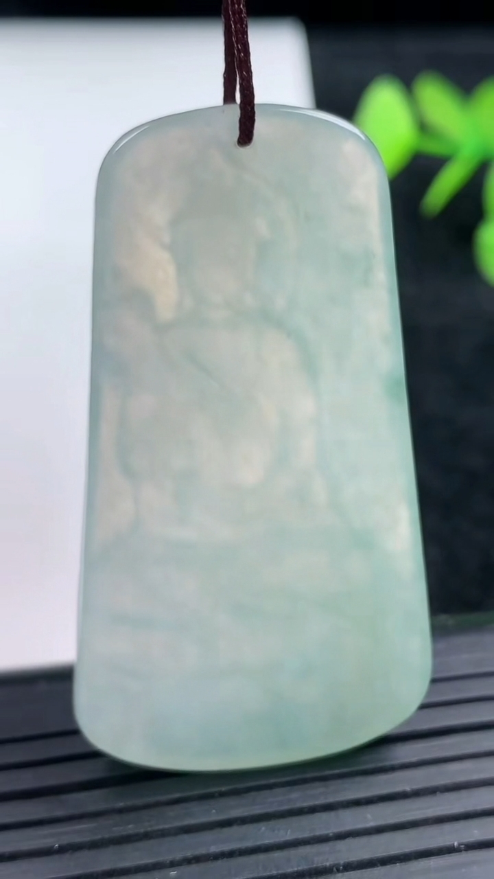 天然A货翡翠大势至菩萨吊坠尺寸49.6-27.9-4.5重量:15.28g
3月14日