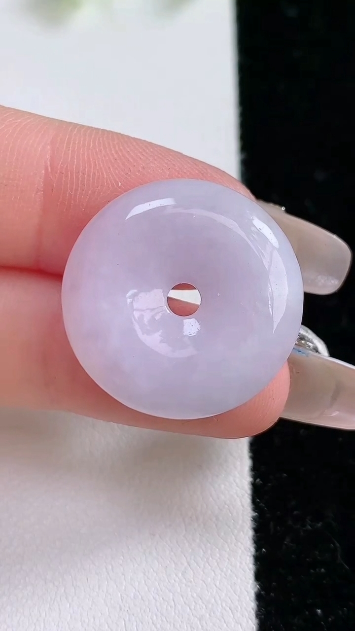 天然A货翡翠平安扣吊坠，尺寸23.2-5，重:5.30g
3月14日