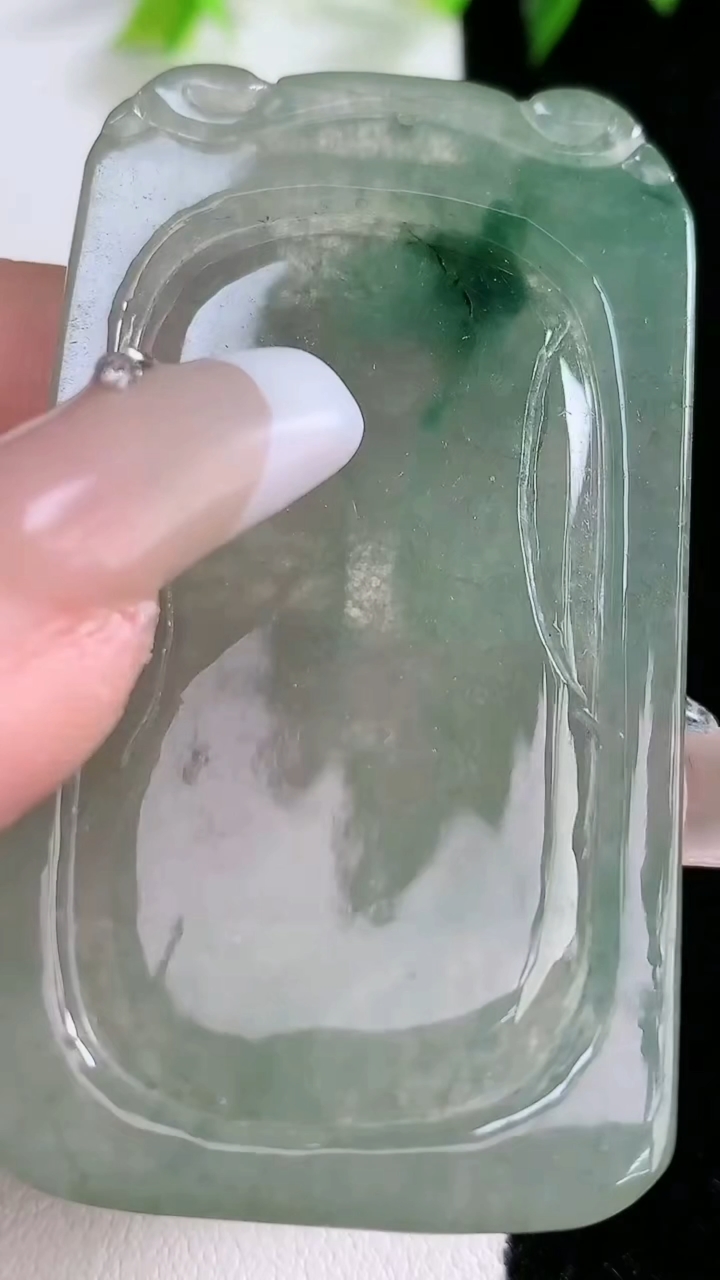 天然A货翡翠牌吊坠，尺寸59-33-5.2，重:26.42g
3月14日