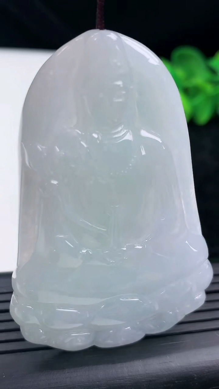 天然A货翡翠大势至菩萨吊坠尺寸64.1-42.2-5.1重量:27.75g
3月14日