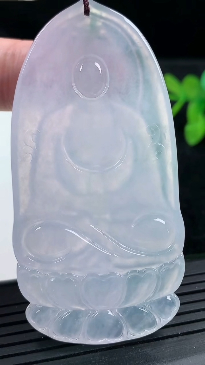 天然A货翡翠种飘花观音菩萨吊坠尺寸71.5-36-6重量:34.19g
3月14日