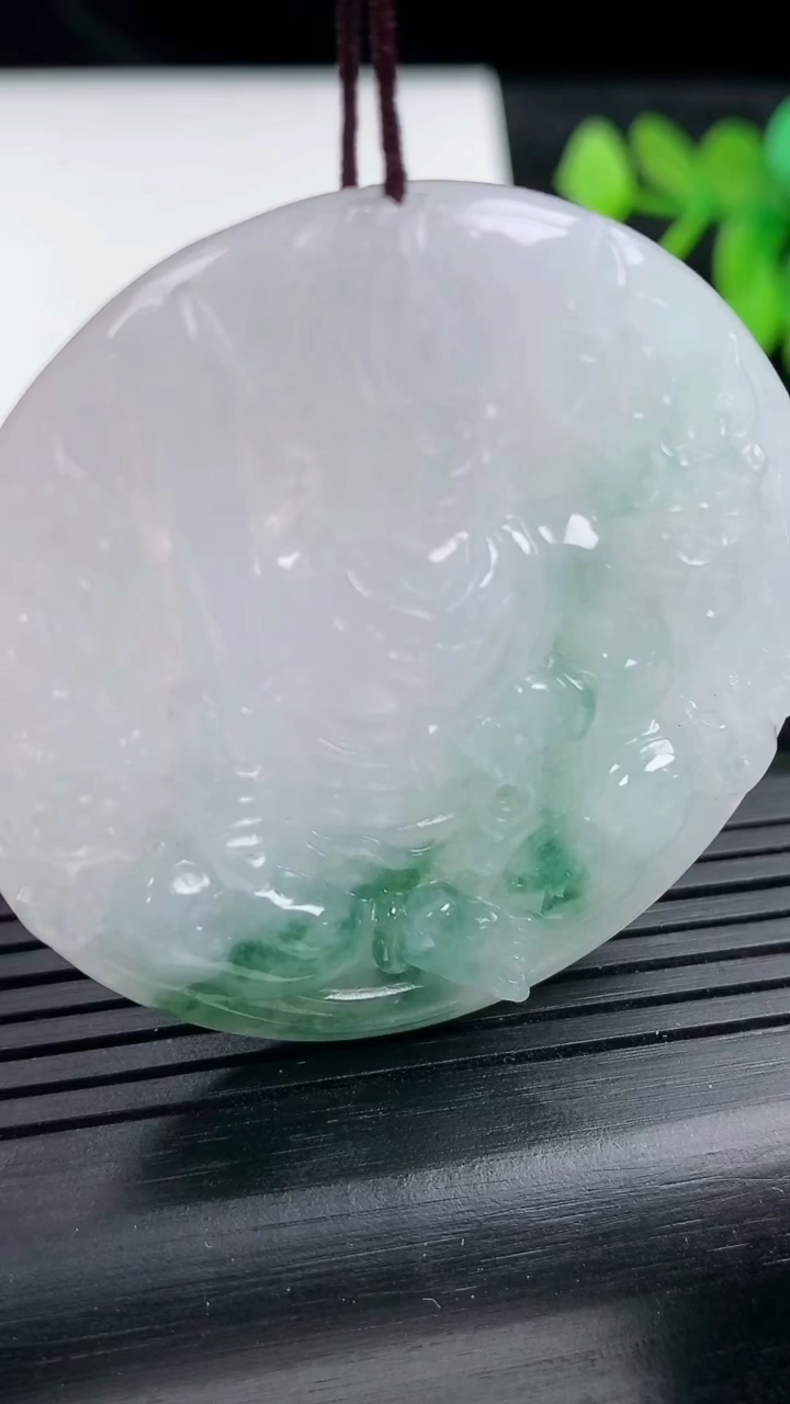 天然A货翡翠飘花不动明王吊坠尺寸48.1-6.8重量:32.34g
3月14日