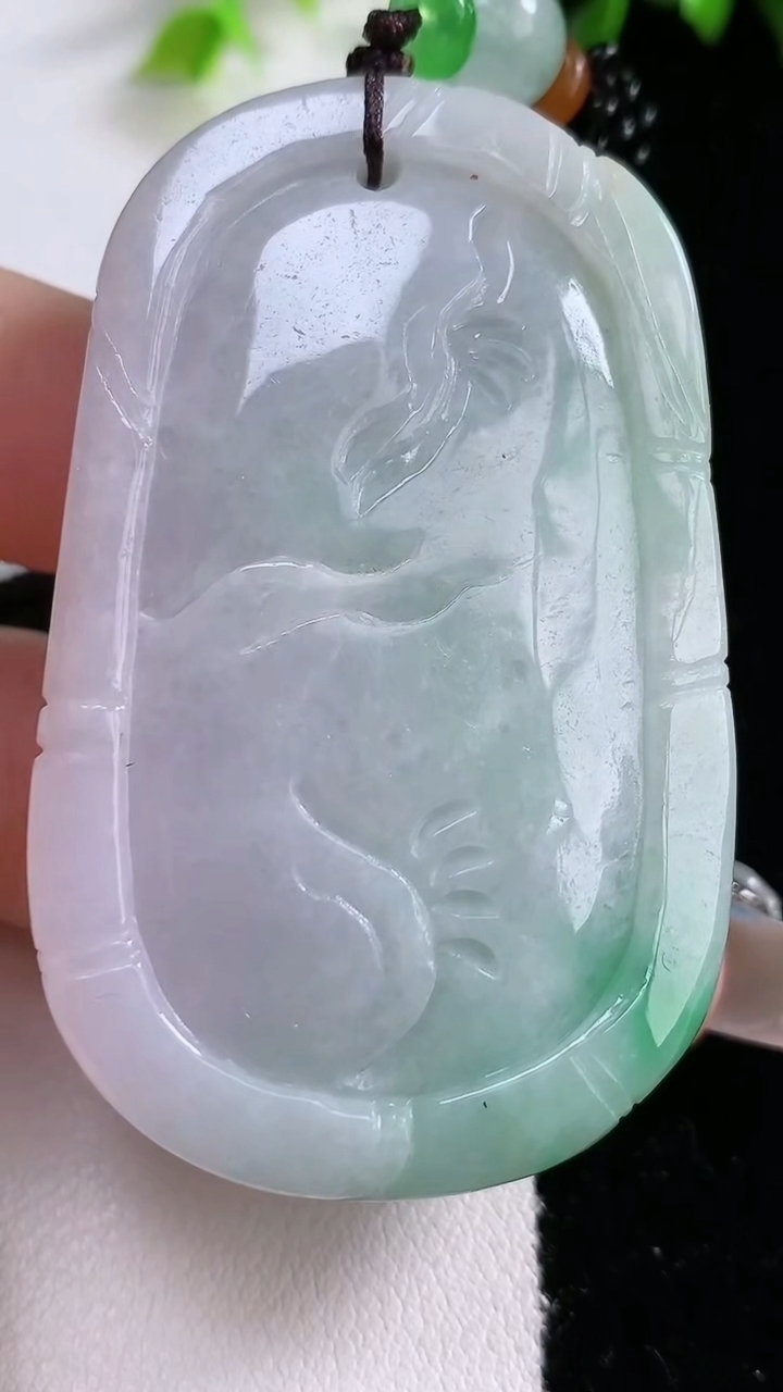 天然A货翡翠生肖猴吊坠，尺寸56.8-34.5-16.5，重:66.28g
3月14日