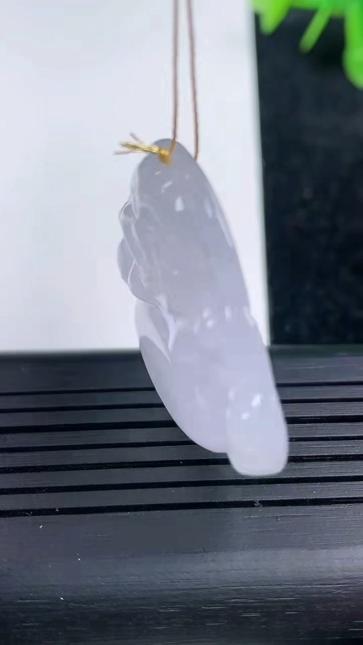 天然A货翡翠冰种紫罗兰佛公吊坠尺寸31.9-34.9-5.9重量:11.07g
3月14日