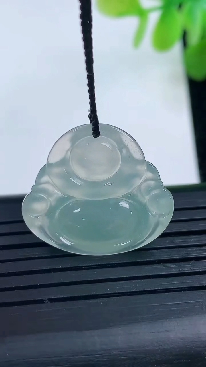 天然A货翡翠佛公吊坠尺寸20.5-23-5.3重量:3.71g
3月14日