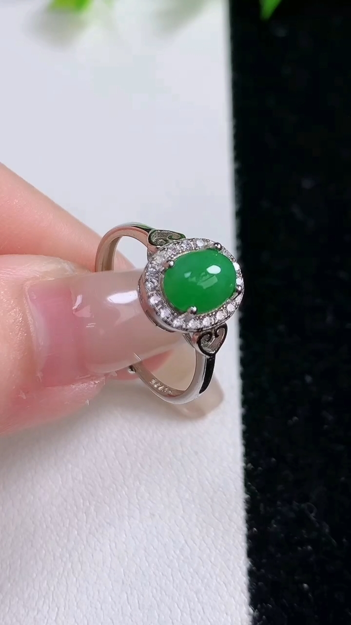 天然A货翡翠蛋面戒指，尺寸7.5-5.6，重:1.84g2026年3月14日
工厂直销收藏佳品,种好