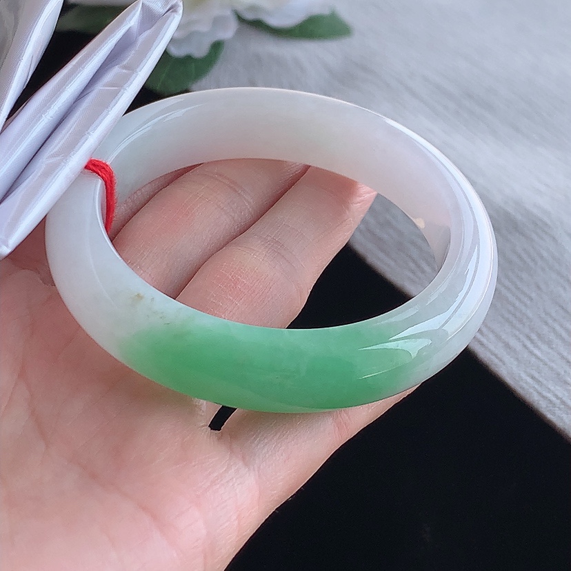 翡翠冰种白底青飘绿正装正圈手镯54-55圈口尺寸54.8-13-8.8mm 0313