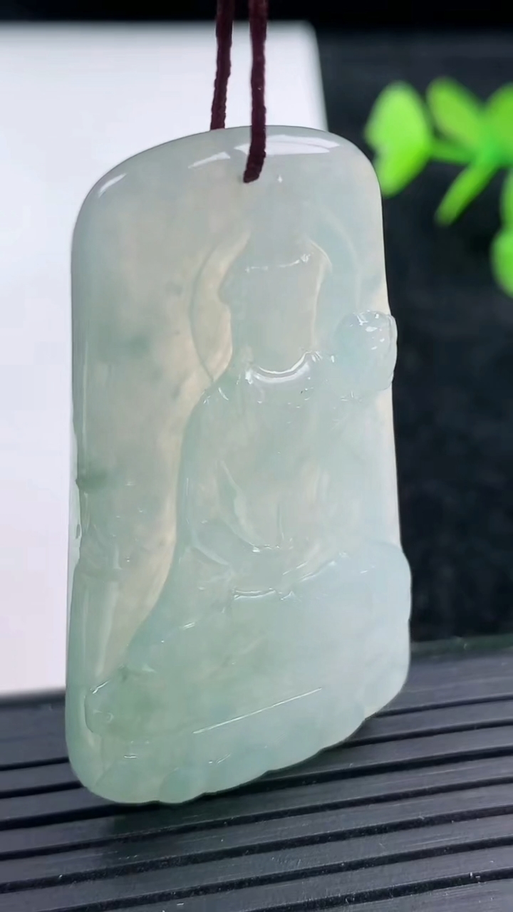 天然A货翡翠大势至菩萨吊坠尺寸49.6-27.9-4.5重量:15.28g
3月14日