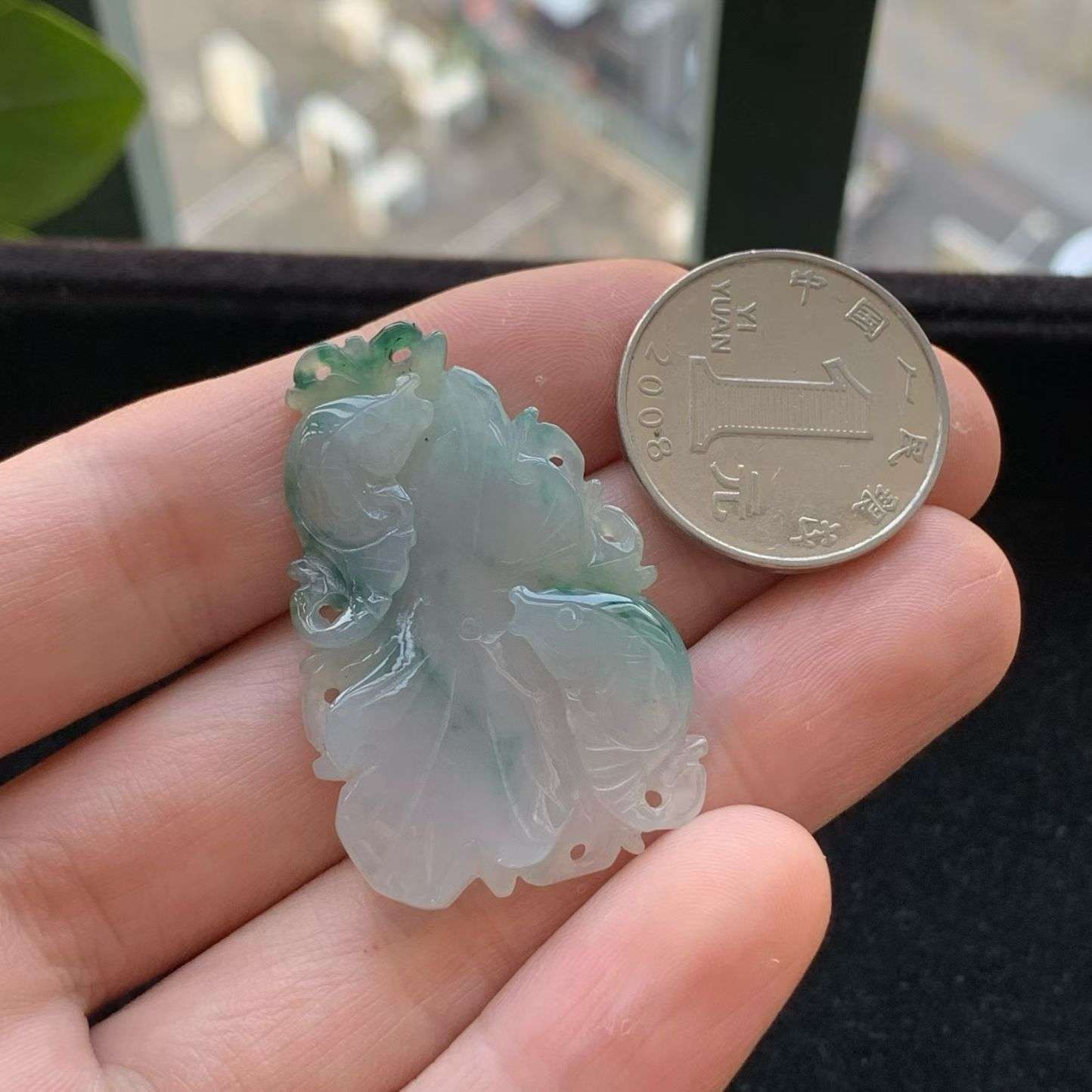 A货天然翡翠冰糯种飘绿荷花鱼吊坠重量10.35
3月14日