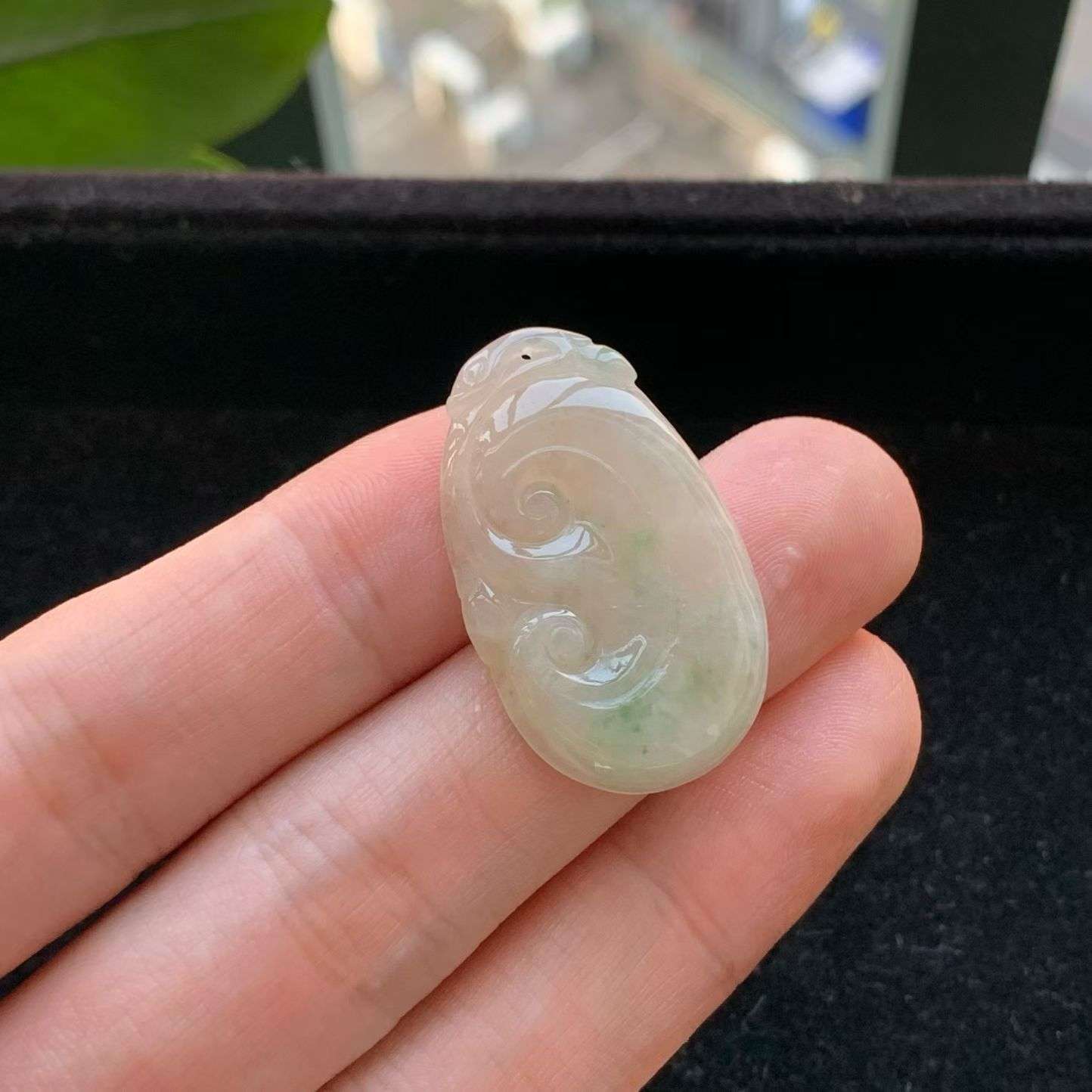 A货天然翡翠冰糯种飘绿如意吊坠重量4.60
3月14日