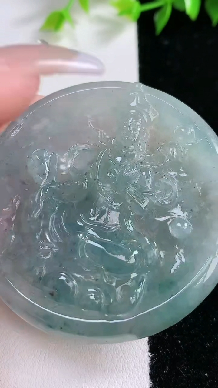 天然A货翡翠飘花大势至菩萨吊坠，尺寸55-6.2，重:37.20g
3月14日