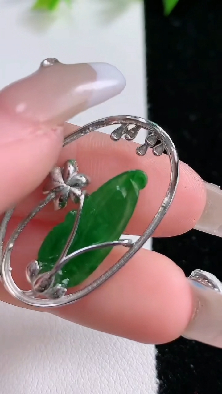 天然A货翡翠凤凰吊坠，尺寸22.5-8.5-3，重:2.84g
3月14日