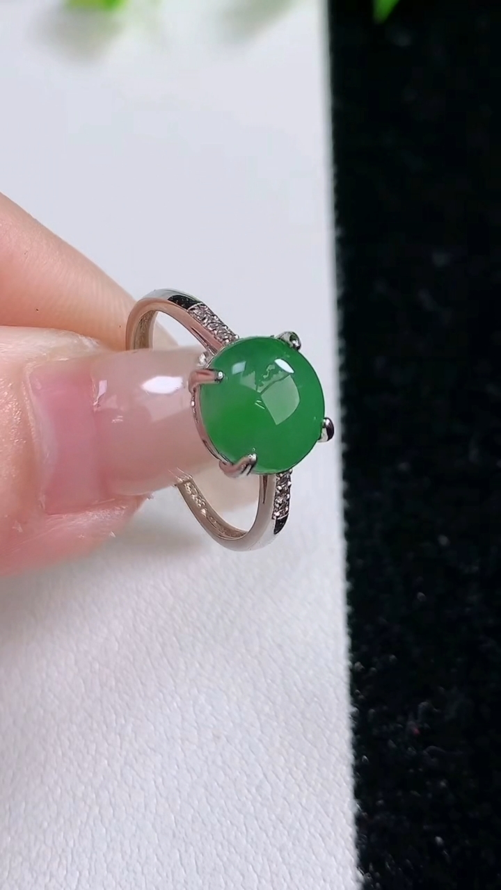 天然A货翡翠蛋面戒指，尺寸8.8-8.3，重:1.86g2026年3月14日
工厂直销收藏佳品,种好