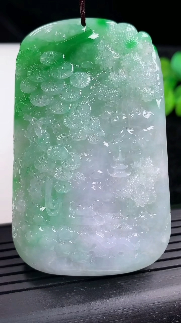 天然A货翡翠山水牌吊坠尺寸64.3-41.1-10.3重量:65.97g
3月14日