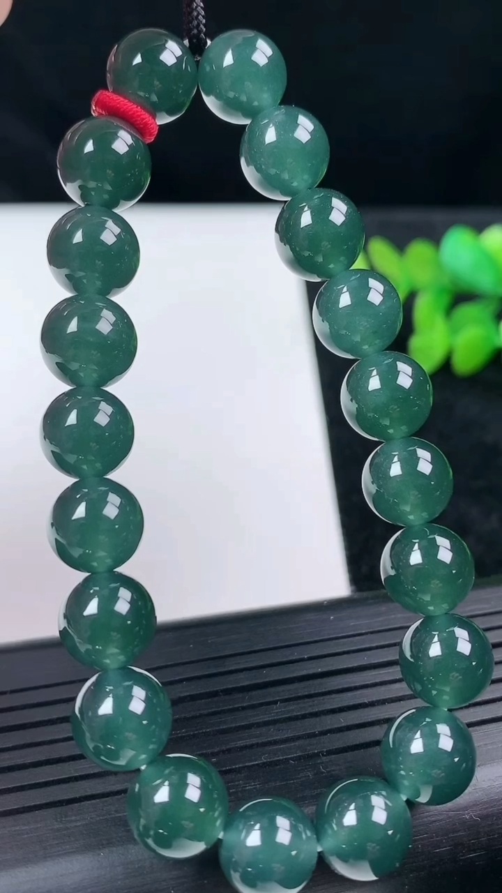 天然A货翡翠蓝水圆珠手串尺寸9.3-20颗重量:32.17g3月14日
工厂直销收藏佳品,种好水足，