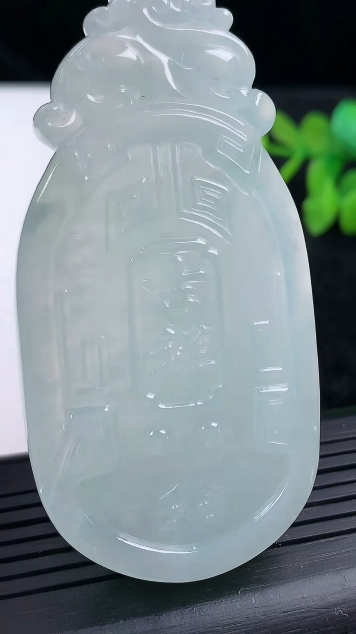 天然A货翡翠仿古无事牌吊坠尺寸70-35.5-6.3重量:34.94g
3月14日