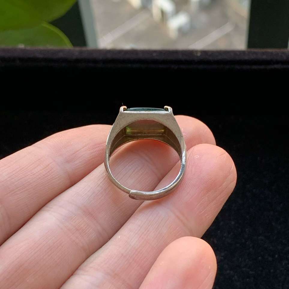 A货天然翡翠冰糯种925银满绿戒指活口重量3.05
3月14日