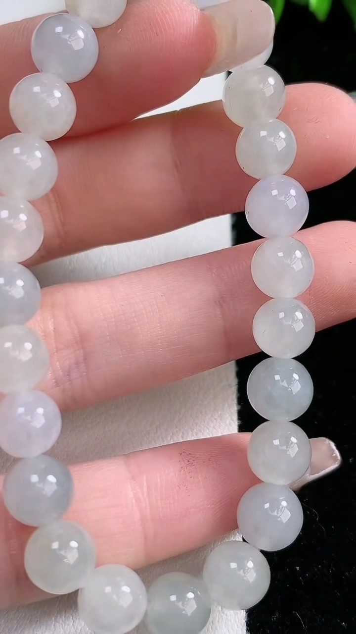 天然A货翡翠圆珠手串，尺寸7.5，重:18.27g3月14日
工厂直销收藏佳品,种好水足，色泽均匀，有种有色，上手高大气！