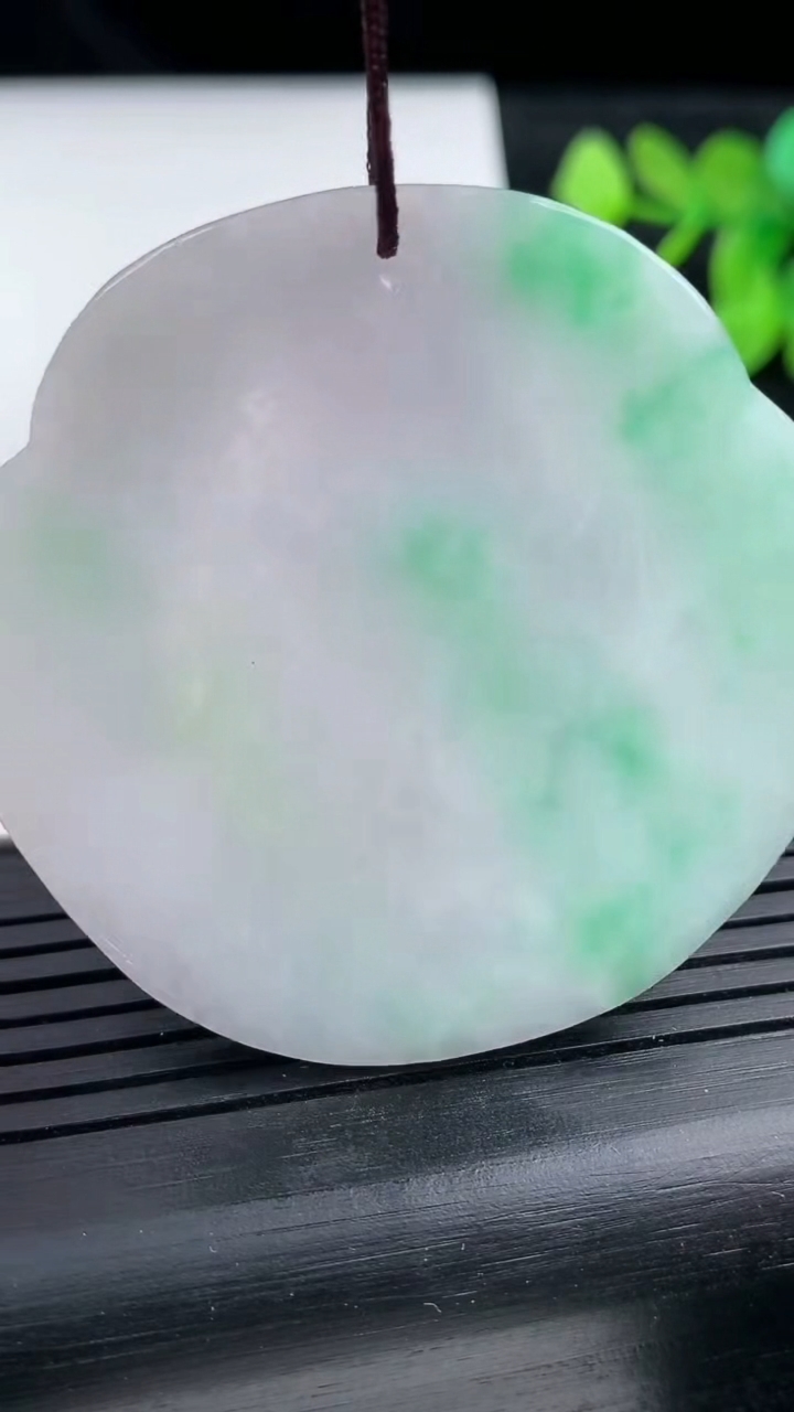 天然A货翡翠度母观音吊坠尺寸48.7-49.6-5.2重量:23.30g
3月14日