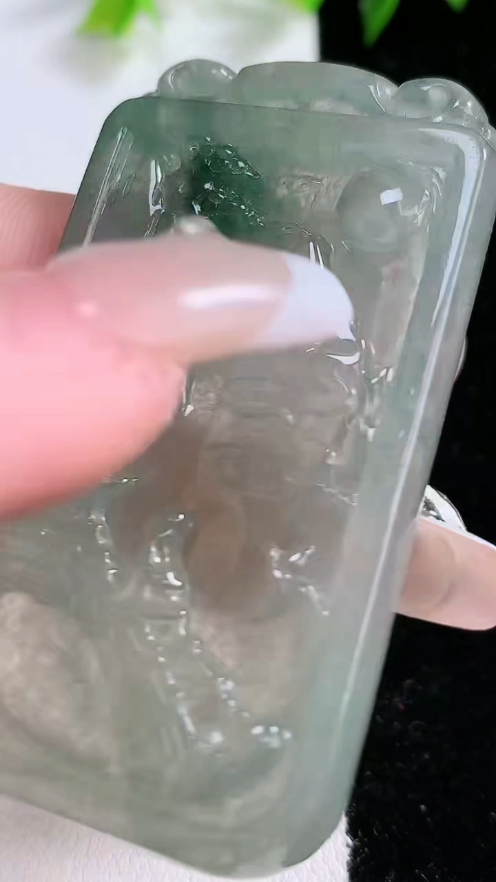 天然A货翡翠牌吊坠，尺寸59-33-5.2，重:26.42g
3月14日