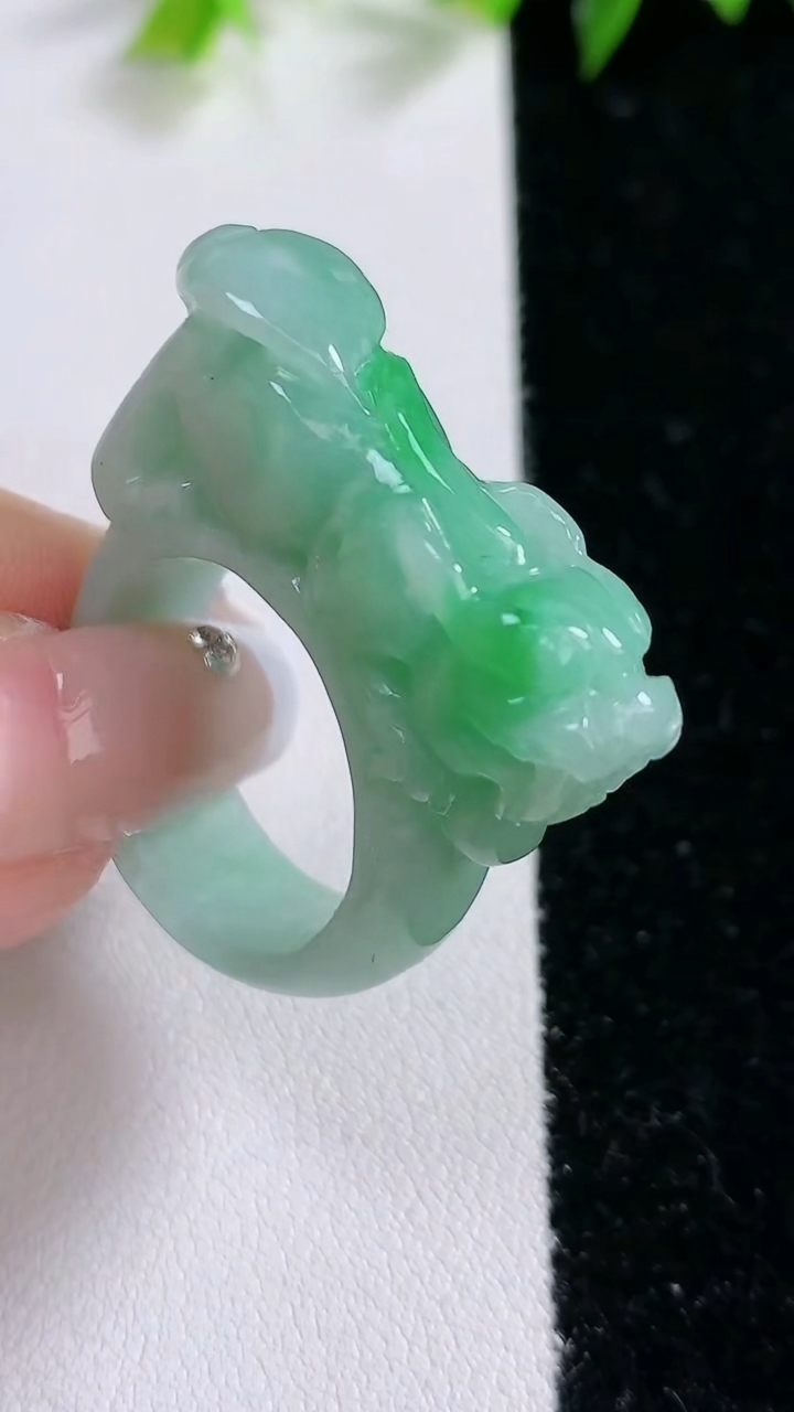 天然A货翡翠貔貅指环扳指，尺寸20-9.5-10，重14.51g2026年3月14日
工厂直销收藏佳品,种好水足，色泽均匀，有种有色，上手高大气！