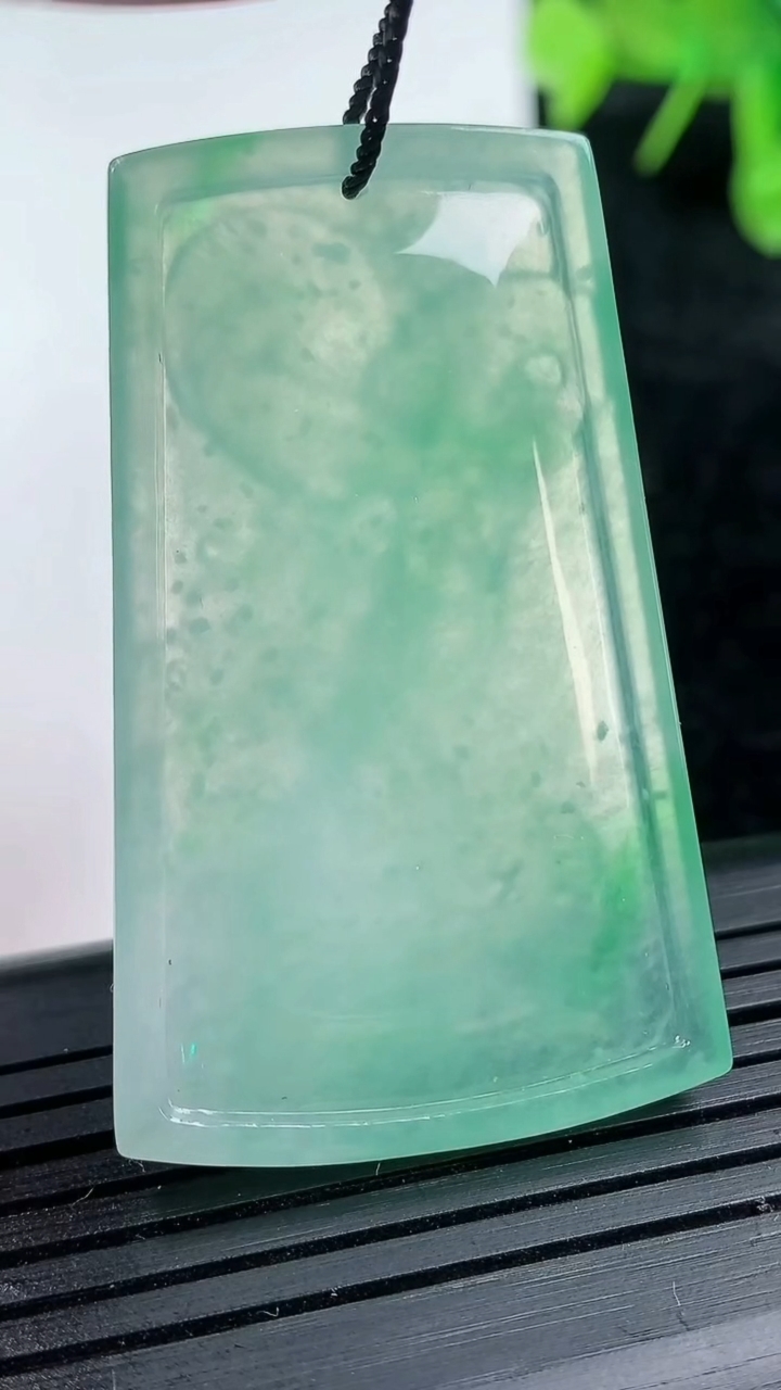 天然A货翡翠鸟语花香吊坠尺寸46.1-28.3-4.1重量:13.1g
3月14日