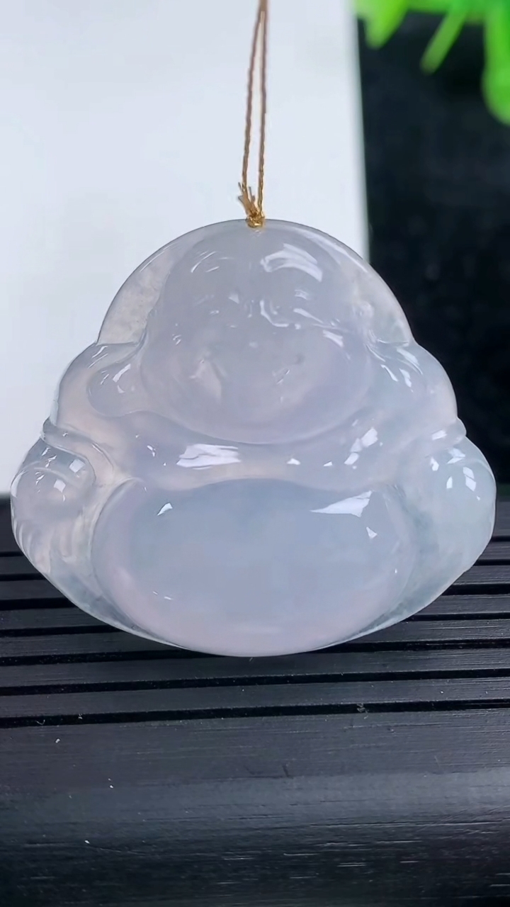 天然A货翡翠冰种紫罗兰佛公吊坠尺寸31.9-34.9-5.9重量:11.07g
3月14日