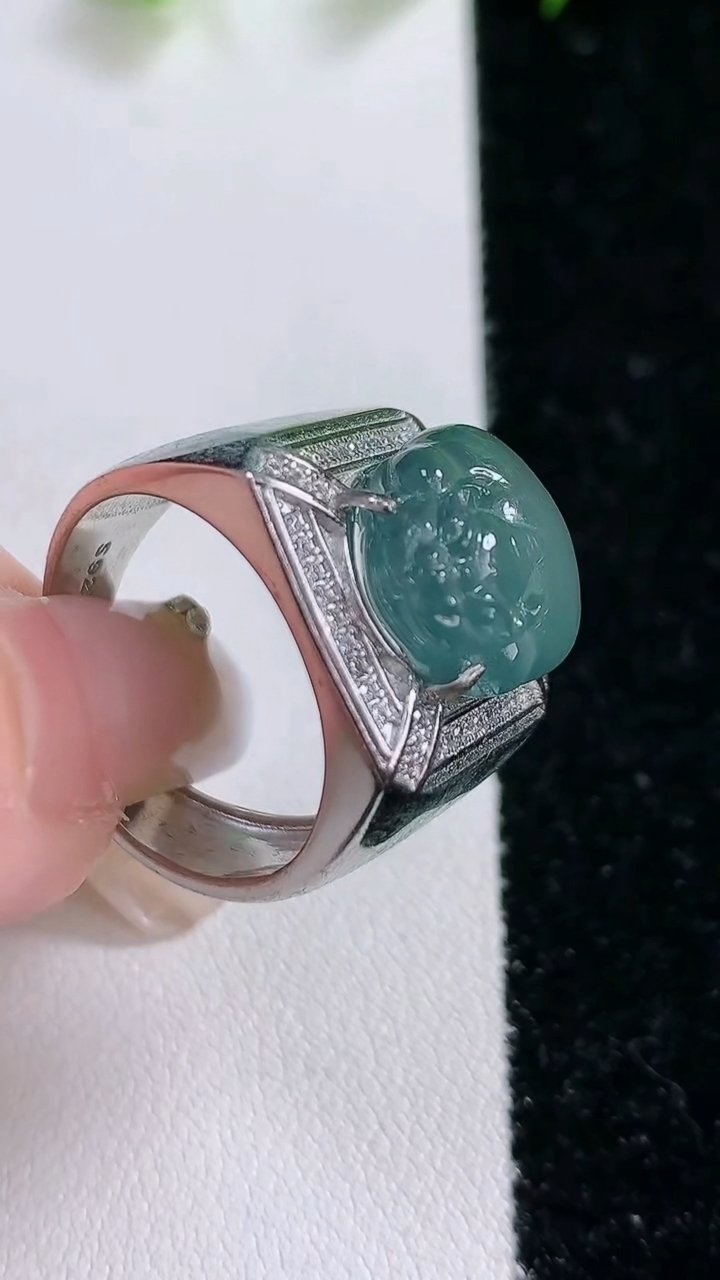 天然A货翡翠貔貅戒指，尺寸14.6-12.8-5，重:10.57g2026年3月14日
工厂直销收藏佳品,种好水足，色泽均匀，有种有色，上手高大气！