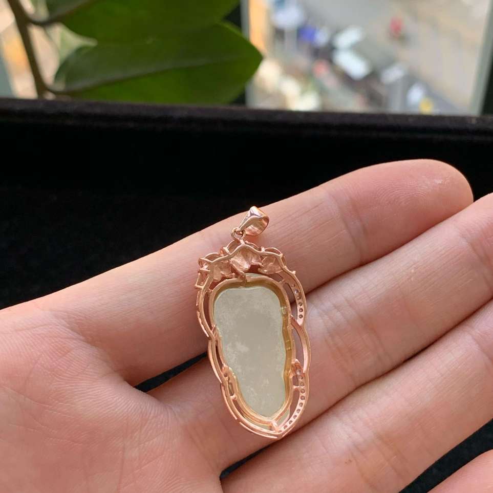 A货天然翡翠冰糯种925银满绿叶子吊坠重量2.84
3月14日