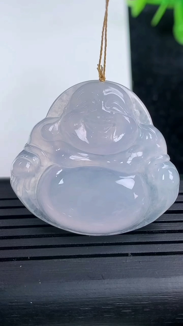 天然A货翡翠冰种紫罗兰佛公吊坠尺寸31.9-34.9-5.9重量:11.07g
3月14日