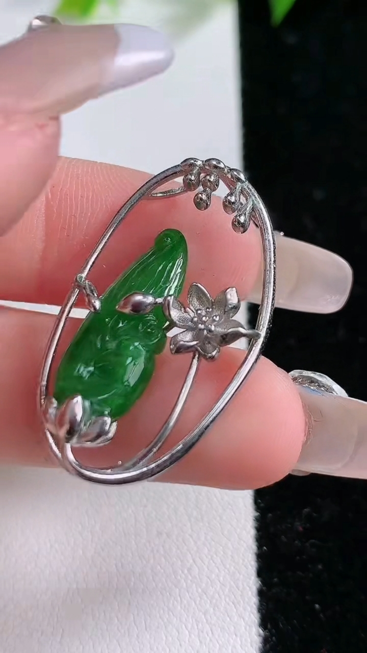 天然A货翡翠凤凰吊坠，尺寸22.5-8.5-3，重:2.84g
3月14日