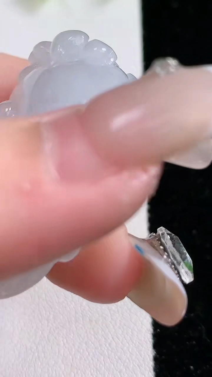 天然A货翡翠貔貅吊坠，尺寸41.3-22.5-12.2，重:23.54g
3月14日