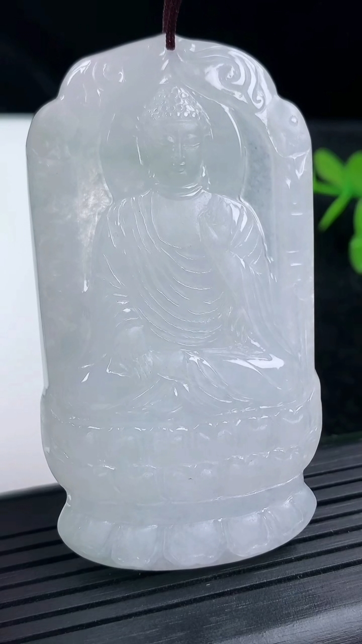 天然A货翡翠阿弥陀佛吊坠尺寸69.3-37.4-5.2重量:29.80g
3月14日