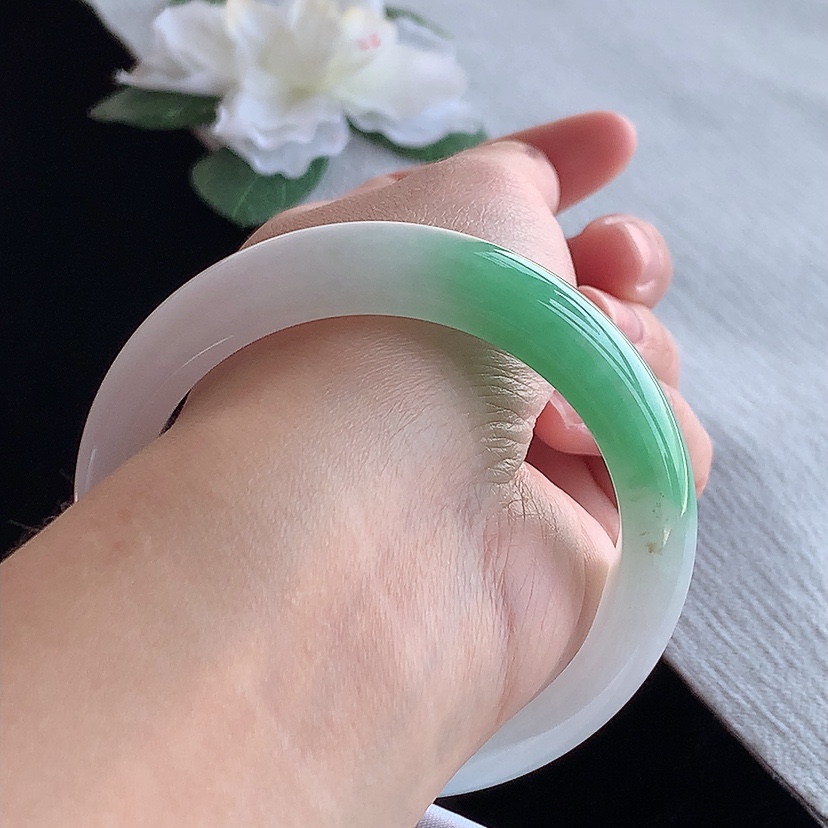 翡翠冰种白底青飘绿正装正圈手镯54-55圈口尺寸54.8-13-8.8mm 0313