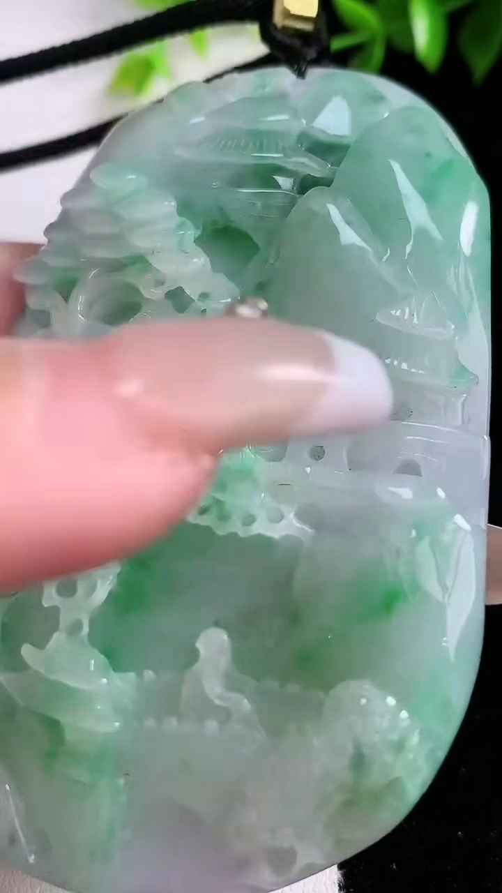 天然A货翡翠山水牌吊坠，尺寸76-52-10.8，重:81.78g
3月14日