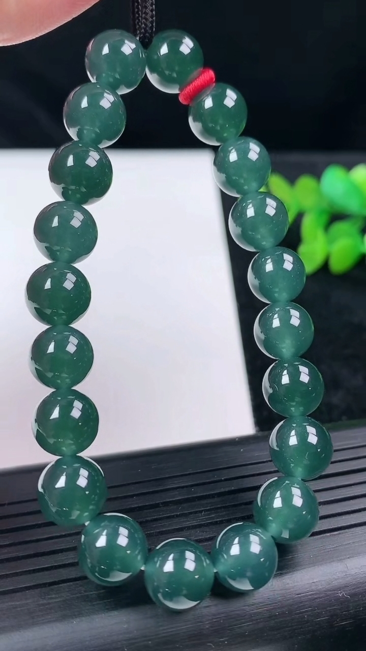 天然A货翡翠蓝水圆珠手串尺寸9.3-20颗重量:32.17g3月14日
工厂直销收藏佳品,种好水足，色泽均匀，有种有色，上手高大气！