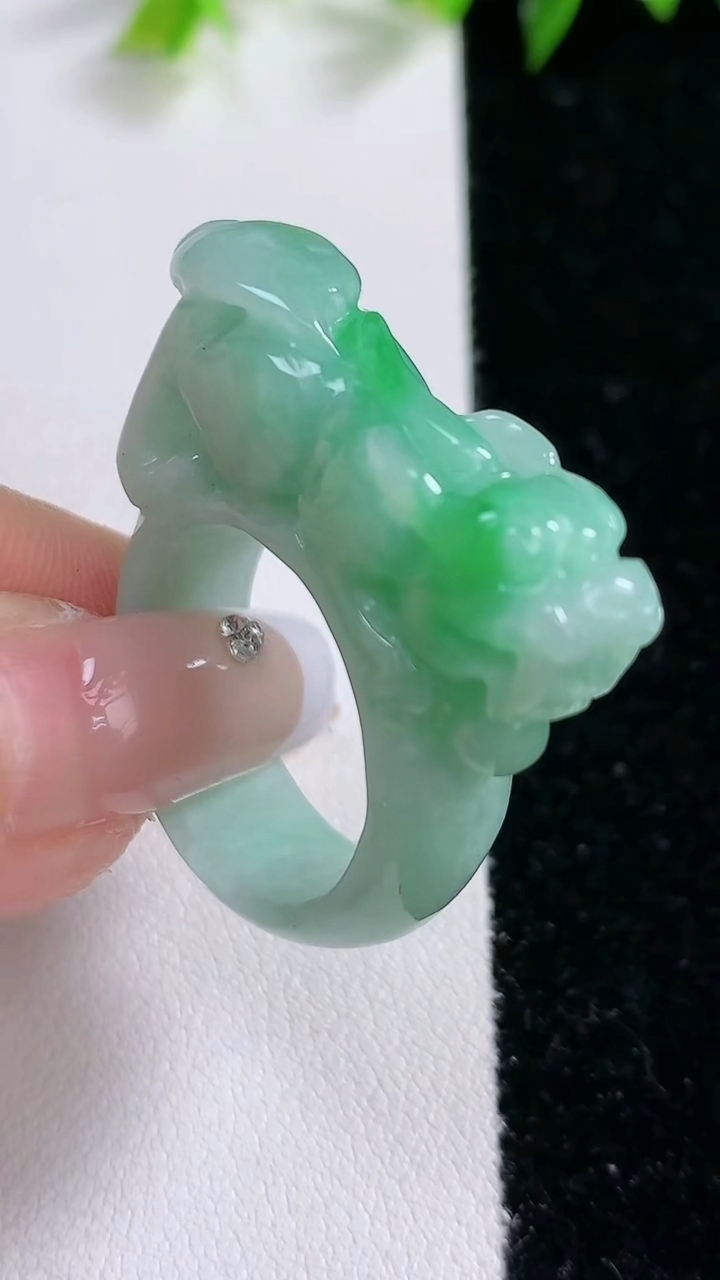 天然A货翡翠貔貅指环扳指，尺寸20-9.5-10，重14.51g2026年3月14日
工厂直销收藏佳品,种好水足，色泽均匀，有种有色，上手高大气！