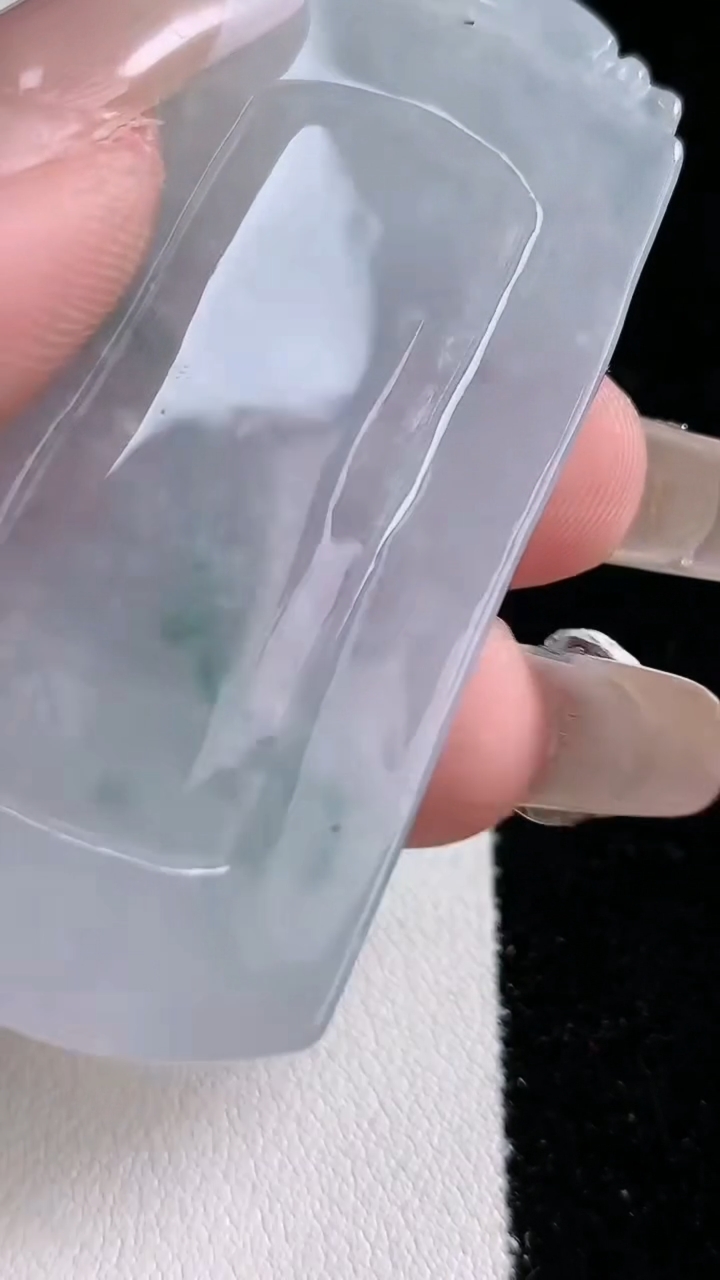 天然A货翡翠牌吊坠，尺寸58-30.5-4.3，重:17.47g
3月14日