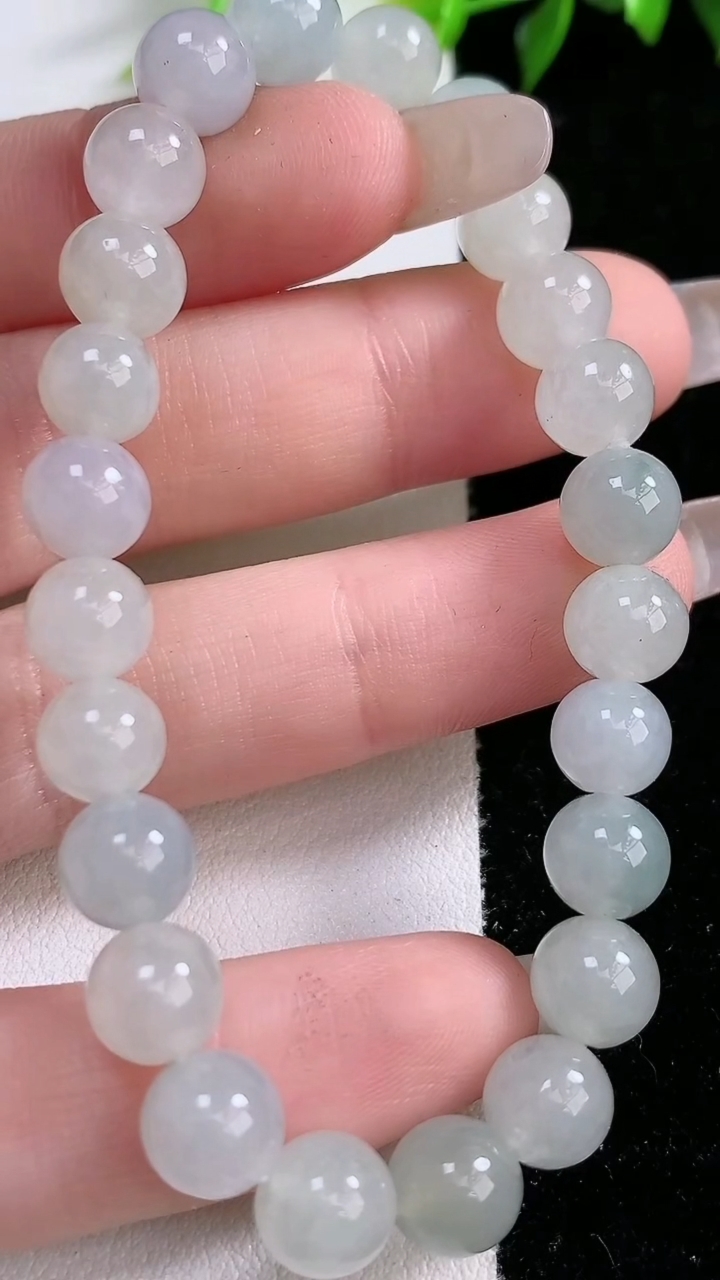 天然A货翡翠圆珠手串，尺寸7.5，重:18.27g3月14日
工厂直销收藏佳品,种好水足，色泽均匀，有种有色，上手高大气！